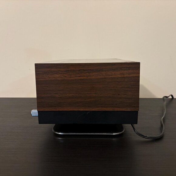 Vintage Zenith K421W AM/FM Solid State Radio – Woodgrain Mid-Century Receiver - Picture 4 of 9